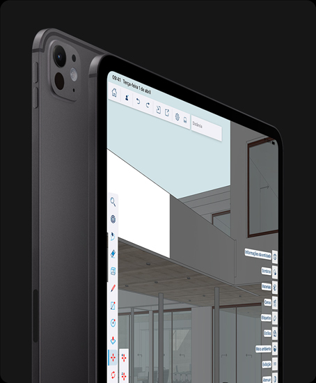 Parte de trás de um iPad Pro preto-espacial na vertical mostrando o sistema de câmera Pro, os botões de aumentar e diminuir o volume. Parte da frente de um iPad Pro preto-espacial na vertical mostrando a borda preta, os cantos arredondados e uma tela com um app de edição de design gráfico com ferramentas e efeitos abertos nos menus esquerdo e direito