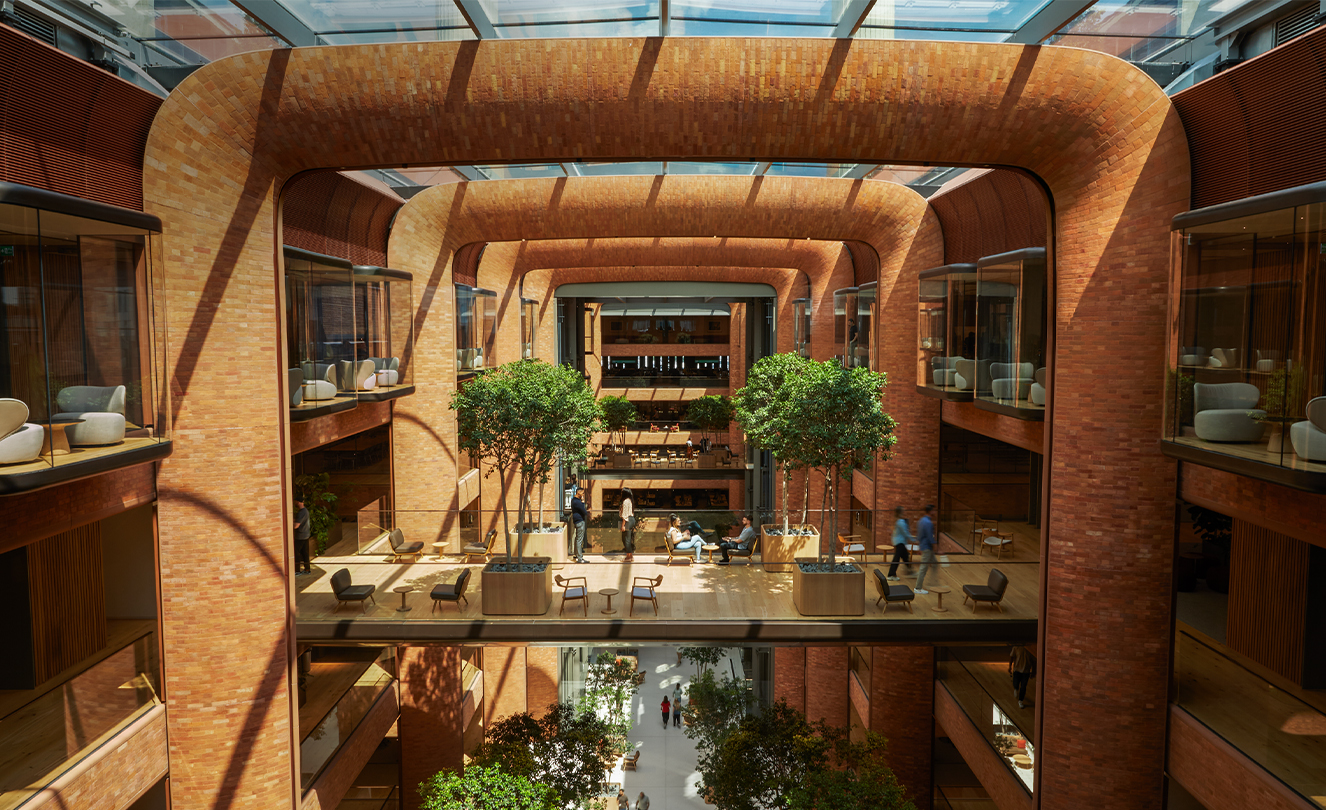 ردهة Battersea المكون من خمسة طوابق، حيث تتسلل أشعة الشمس عبر السقف الزجاجي، لتضيء المكان لأعضاء الفريق.