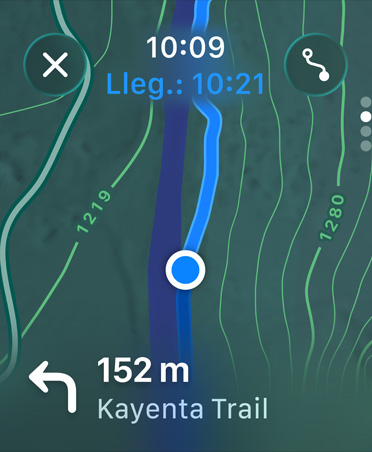 App Mapas, las instrucciones de navegación aparecen en la parte inferior de la pantalla