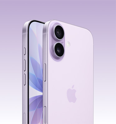 iPhone 17 ar lavandas krāsas apdari un daļēji redzamu ekrānu skatā no sāna, uz kura ir Action, skaļuma un sānu poga. Aizmugures skatā augšējā stūrī pa kreisi ir modernā divu kameru sistēma.